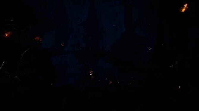 战斗场景中角色挥舞双刃，周围环绕幽蓝色能量特效，头骨悬浮空中释放技能