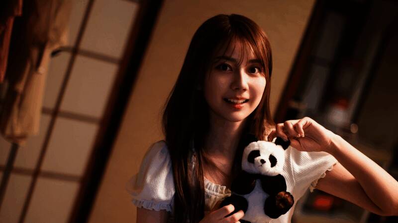 主角与叛逆千金在天台对峙，风衣翻飞，情绪激烈