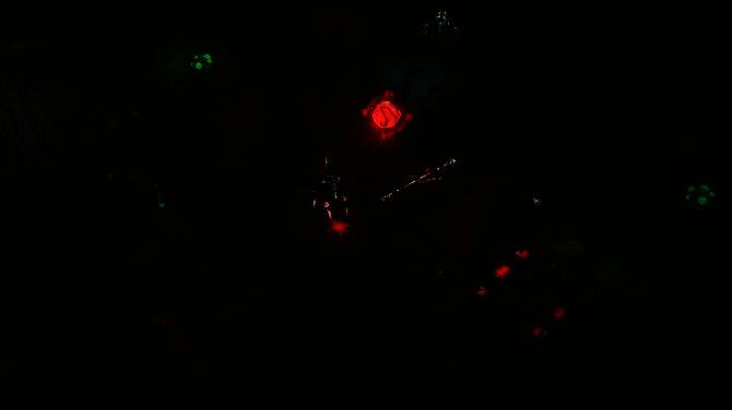 四名角色并肩作战的场景，展示不同职业的战斗姿态与技能特效