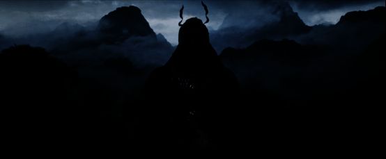 《黑神话：钟馗》艺术概念图，钟馗立于血月之下，脚下鬼魂哀嚎，空中符纸飞舞