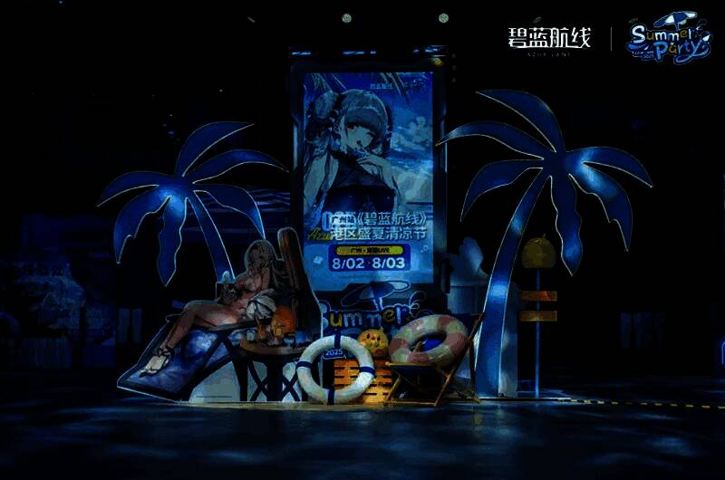 广州站活动现场，玩家在室内互动区参与游戏，现场气氛热烈，背景为《碧蓝航线》角色立绘装饰