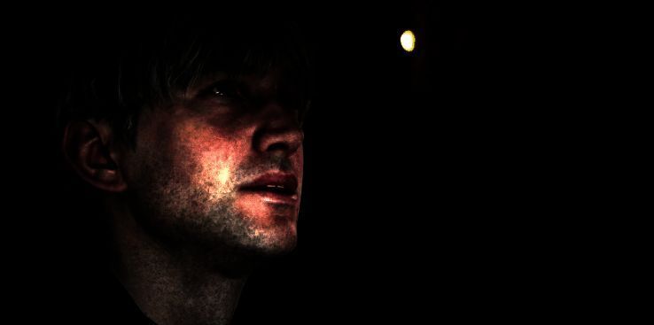 Bloober Team CEO Piotr Babieno在采访中发言的画面截图，背景为公司LOGO和游戏场景投影