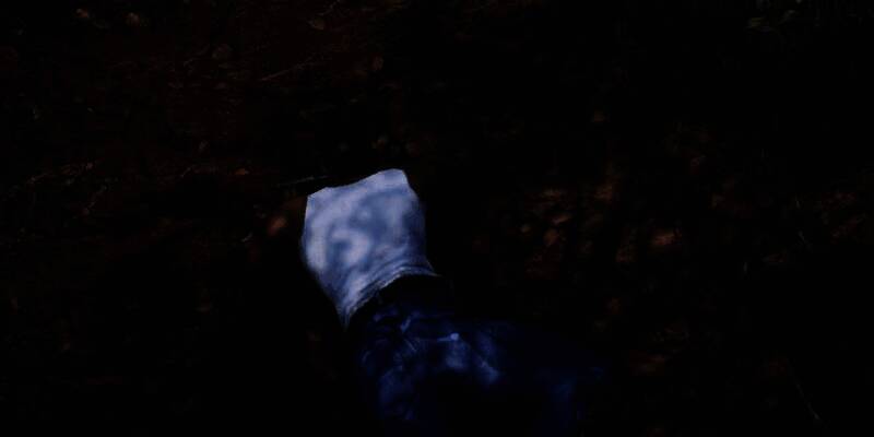 蜘蛛侠模型替换Snake，身着经典红蓝战衣，在树间摆荡执行任务