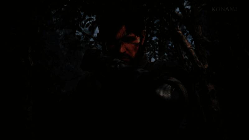 《合金装备Δ：食蛇者》游戏实机画面，主角在丛林中潜行，光影细节丰富，环境逼真