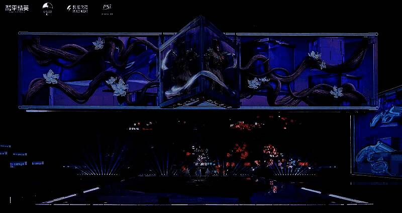 史彭元身着战术装备从高空缓缓降落，背后是浩瀚星空与海岛全景投影，视觉冲击力极强