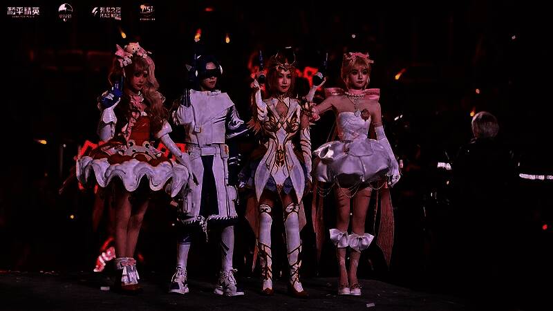 特写镜头展示多款皮肤细节，从纹理到光影都极致还原游戏内效果