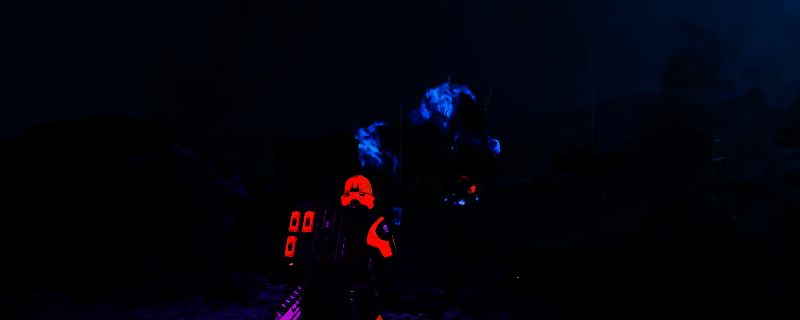 玩家角色在战场上敬礼动作瞬间，手臂抬起，背景为战火纷飞的外星战场