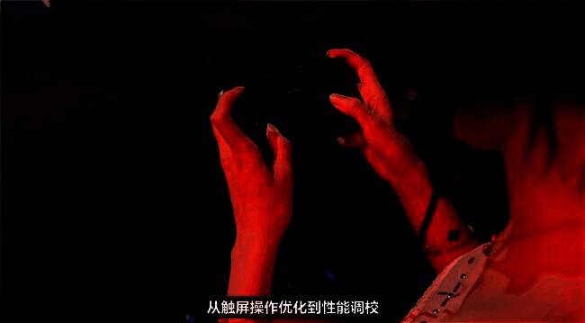 游戏战斗画面展示，角色交火时特效绚丽，UI显示帧率稳定在120fps