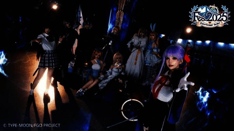 大型人偶扮演从者登场，与观众互动，现场气氛热烈