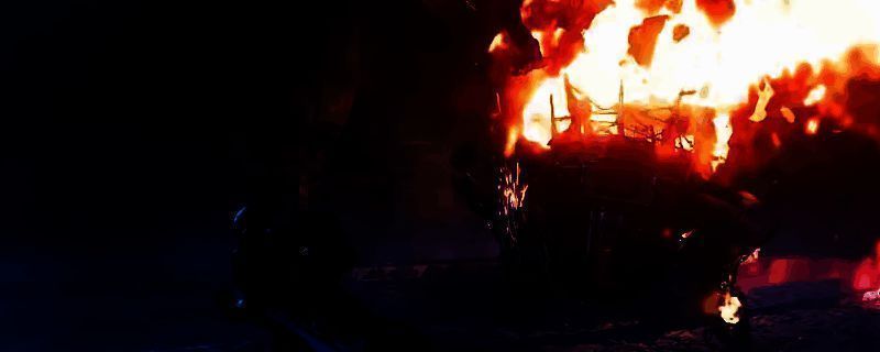 《绝地潜兵2》游戏中玩家使用最后通牒瞄准战争纵步的实战画面，敌人站立于废墟之间，准星对准其头部偏上位置