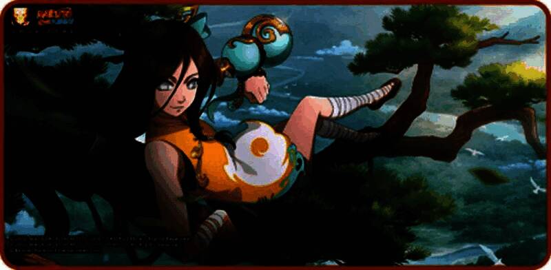 日向花火身穿太极风格时装‘太极灵韵’，手持折扇立于武馆门前，背景为中式庭院与飘动的旗帜