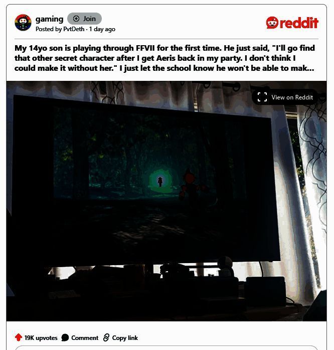 玩家操控克劳德在神殿外伫立的画面，天空阴沉，艾莉丝背影渐行渐远，气氛充满离别感