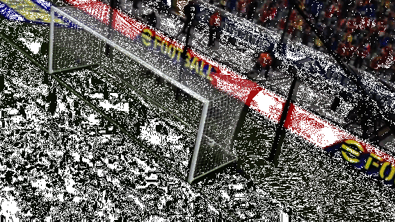 GIF动图展示罗伊斯接球后瞬间启动，甩开防守球员完成射门