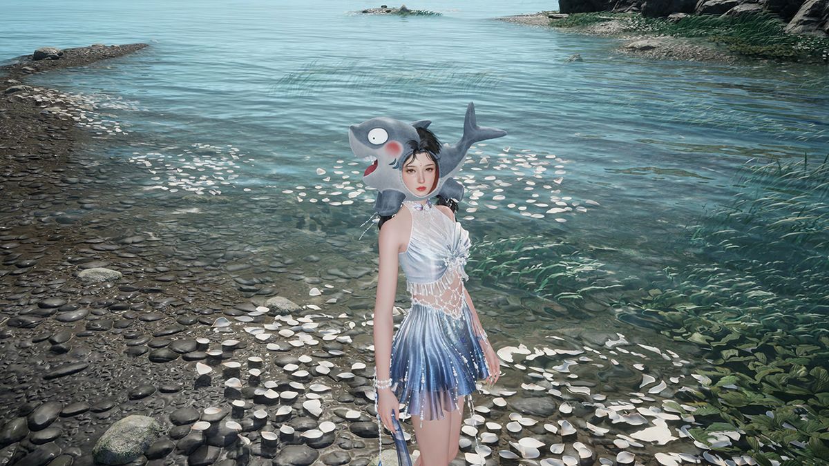 头饰·大鲨鱼头外观展示，玩家佩戴巨型鲨鱼头部模型，造型夸张有趣