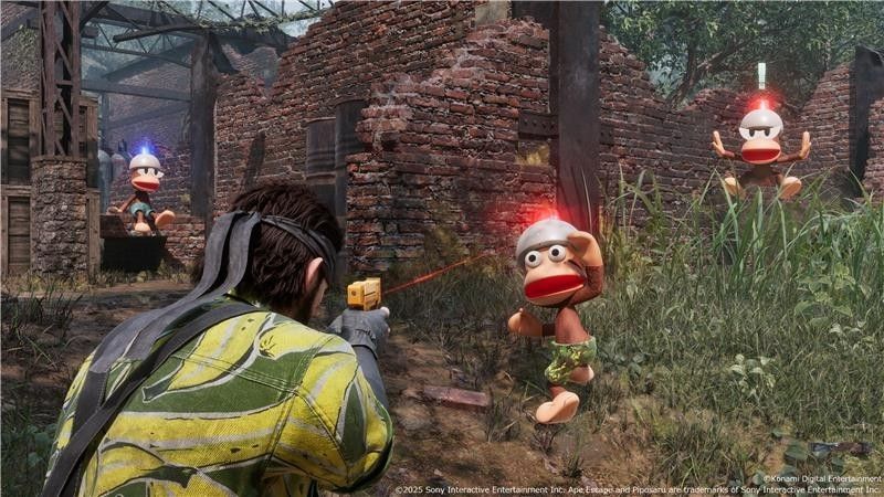 游戏内“Snake Vs. Monkey”玩法画面，Snake在丛林中追逐一群跳跃的哔波猴，画面充满幽默动感