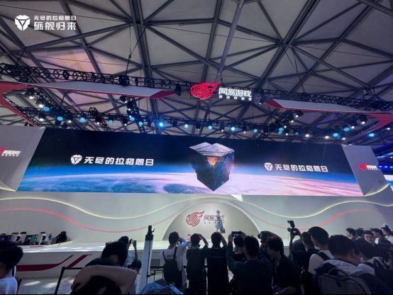 特写屏幕：任务界面显示‘第三次冲击协议启动’剧情文本