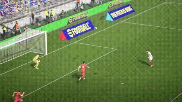 斯托伊科维奇主罚任意球命中死角，皮球划出优美弧线入网