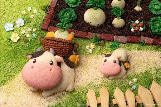 以游戏中小羊为原型制作的奶油蛋糕，羊毛用糖霜勾勒，眼睛用巧克力点缀，可爱生动