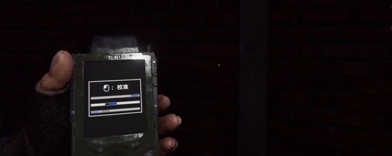 玩家在《犯罪模拟器》中使用远程黑客工具连接百叶窗控制面板，屏幕显示破解进度条