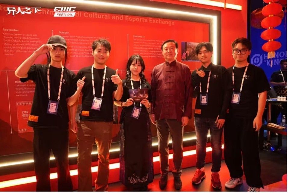 EWC主会场大屏轮播各参赛游戏，《异人之下》与其他国际大作并列展示