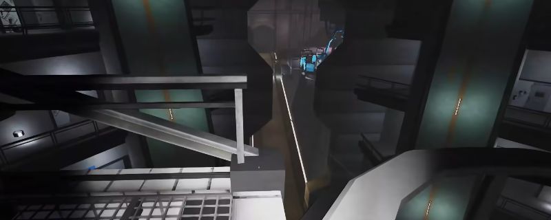 《非生物因素》游戏中玩家前往实验室大电梯准备洗点的画面，电梯门开启，内部灯光冷峻，充满科技感