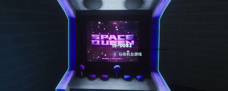 《非生物因素》中玩家在僵尸世界旁的建筑内寻找街机IS-0083的场景，走廊昏暗，门后隐藏着高科技设备