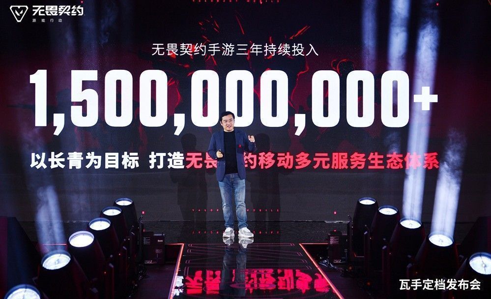 手游界面展示多英雄选择界面，技能图标清晰，UI风格延续端游设计