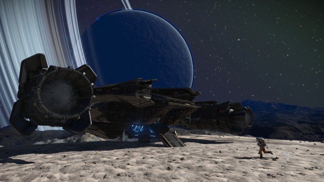 《无人深空》“航行者”更新宣传图，一艘巨型护卫舰在星云中航行，周围闪烁着星光与能量轨迹