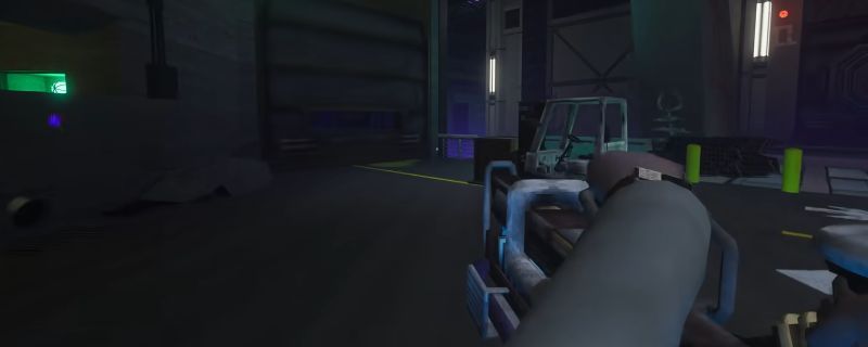 《非生物因素》云反应堆区域地图局部截图，显示复杂的管道结构与高耸的反应堆核心设施，周围有红色警示标志和巡逻机械单位