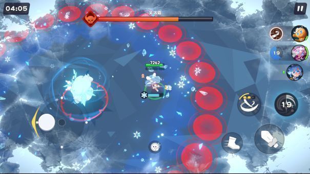 游戏内节日主题活动界面，中式灯笼与饼干人角色共同出现在主城场景中