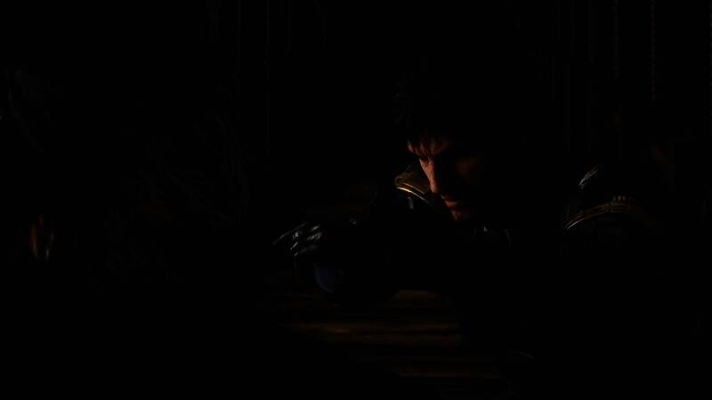 《合金装备3：重制版》游戏实机画面，主角斯内克潜伏在丛林中，周围环境写实，光影细腻