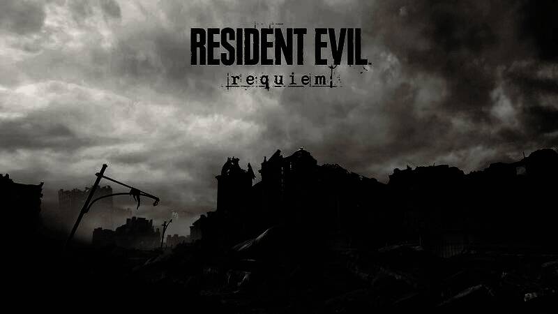 游戏中怪物逼近主角的惊悚画面，模糊身影在走廊尽头缓缓移动，发出低沉嘶吼