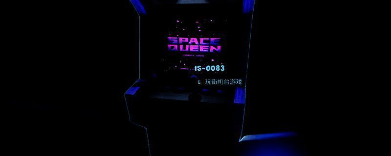 《非生物因素》圣诞节区域场景展示，冰雪覆盖的基地外壁点缀着节日灯光，角色正准备进入神秘入口