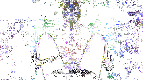 游戏中角色施展夹击动作的动态画面，腿部动作与节拍完美同步，特效炫目