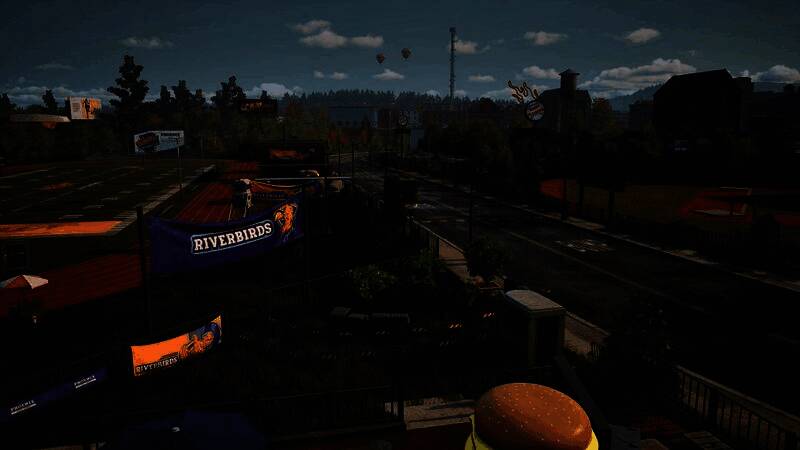 四名玩家各自驾驶不同颜色涂装的巴士在城市主干道并排行驶，背景是夕阳下的城市天际线