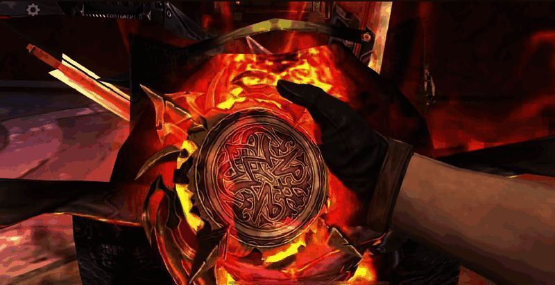 玩家在丛林地图中组队前行，手持重型武器，警惕四周埋伏