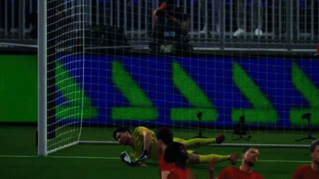 卡洛斯在比赛中轰出一脚势大力沉的任意球，皮球直挂死角破门