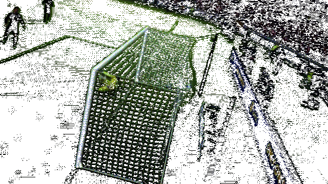 里瓦尔多接球后冷静调整，低射远角破门，庆祝动作经典