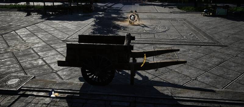 玩家伪装成钟楼顶端的路灯，夜色中灯火微亮，与真实场景融为一体