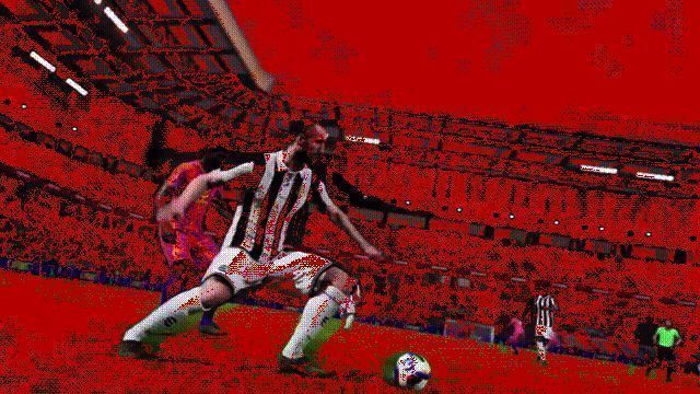 基耶利尼快速回追破坏对方进攻，展现高强度逼抢与防守覆盖