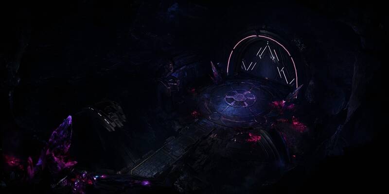 多名玩家组队挑战「公会远征」副本，配合释放大招，击败巨型BOSS