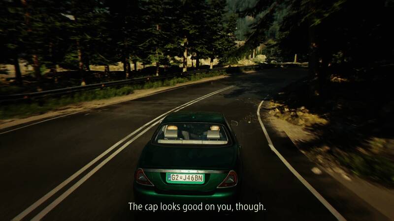 预告片截图：邦德在爆炸火光中翻滚躲避，场面震撼