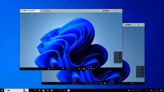 用户正在通过平板操作三屏电脑，界面清晰显示各屏幕内容分布