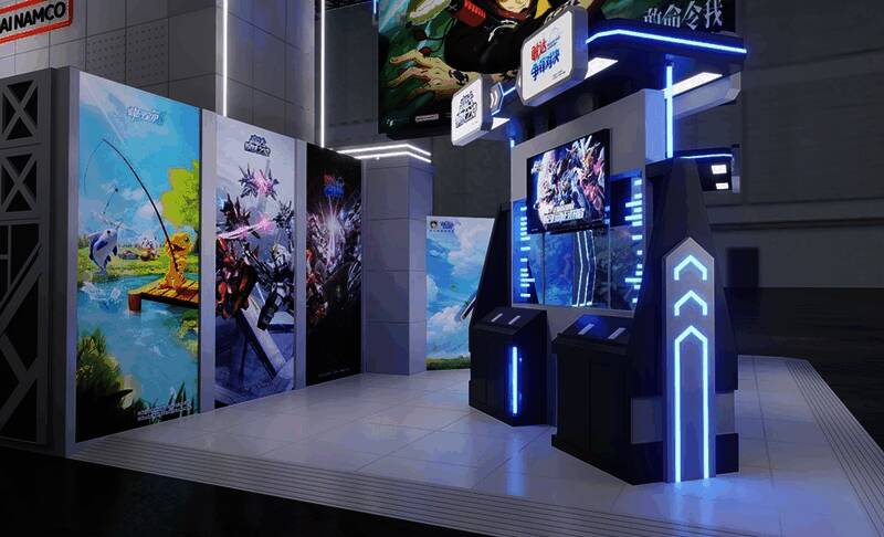 ChinaJoy展会现场概念图，巨大的Z高达（觉醒）立像矗立展台中央，周围玩家围观拍照，气氛热烈