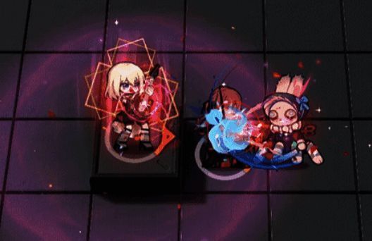 玩家在编队界面选择三角初华，技能预览显示双技能状态切换