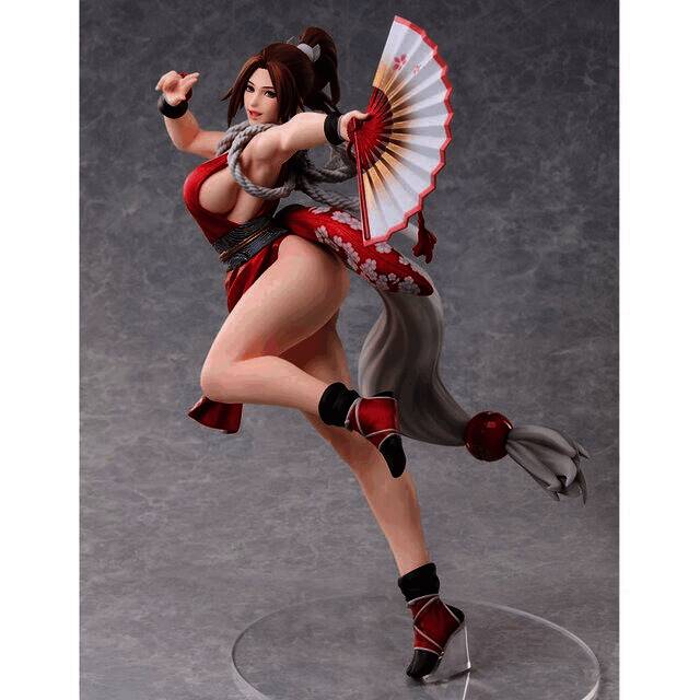 不知火舞雕像侧面视角，展示跳跃动作的流畅线条与身后火焰特效的立体层次