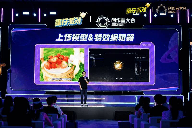 ‘百亿补贴计划’发布会现场，金色数字‘100亿’醒目呈现