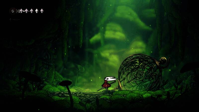 《空洞骑士：丝之歌》游戏实机画面，小骑士在空中挥动丝线穿梭于敌人之间，战斗节奏紧张刺激