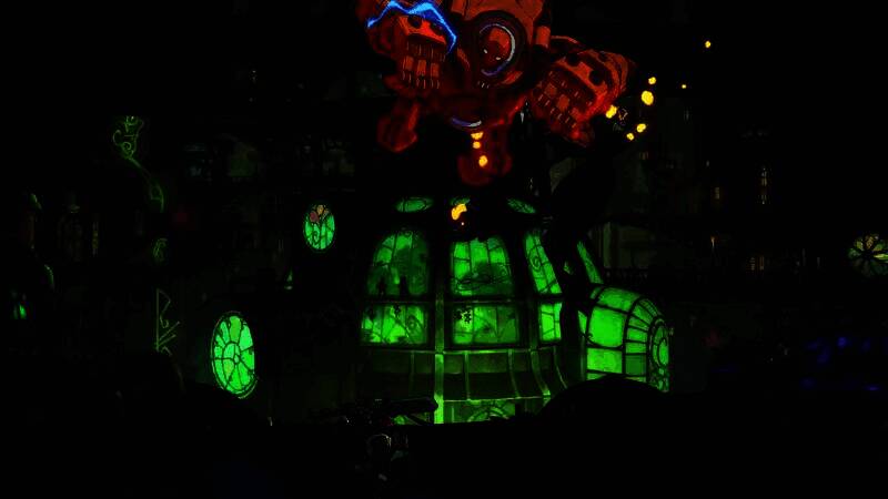 游戏UI界面展示技能连招提示与血条系统，风格鲜明