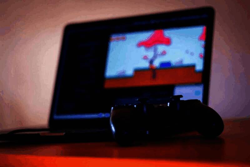 Reddit游戏开发社区讨论截图，用户围绕‘好游戏是否需要营销’展开激烈辩论